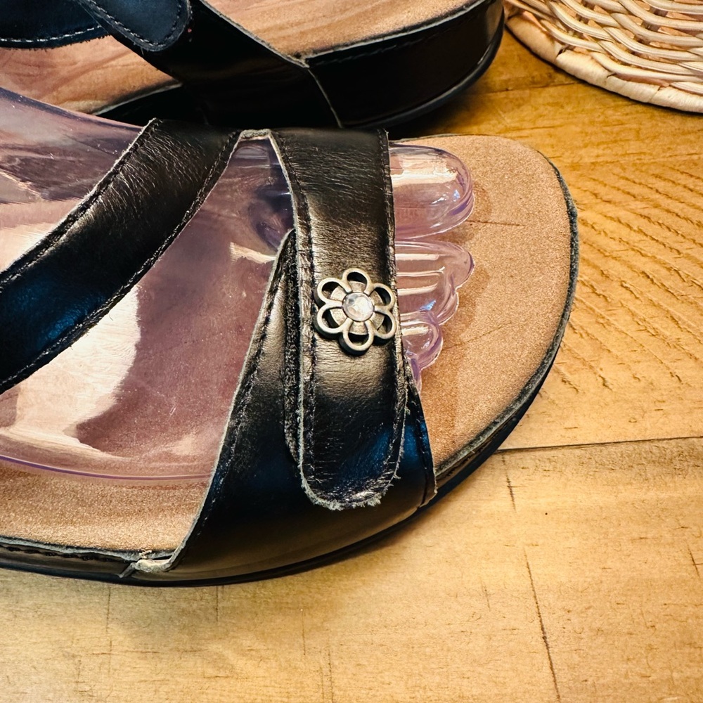 Romika Black Women's Sandals with Bejeweled Floral Accent Size 39/US 8-8.5 - Picture 9 of 13